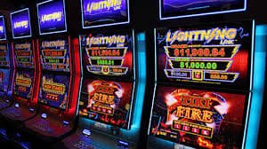 hanna online platform overview showing live casino and slot game sections on mobile